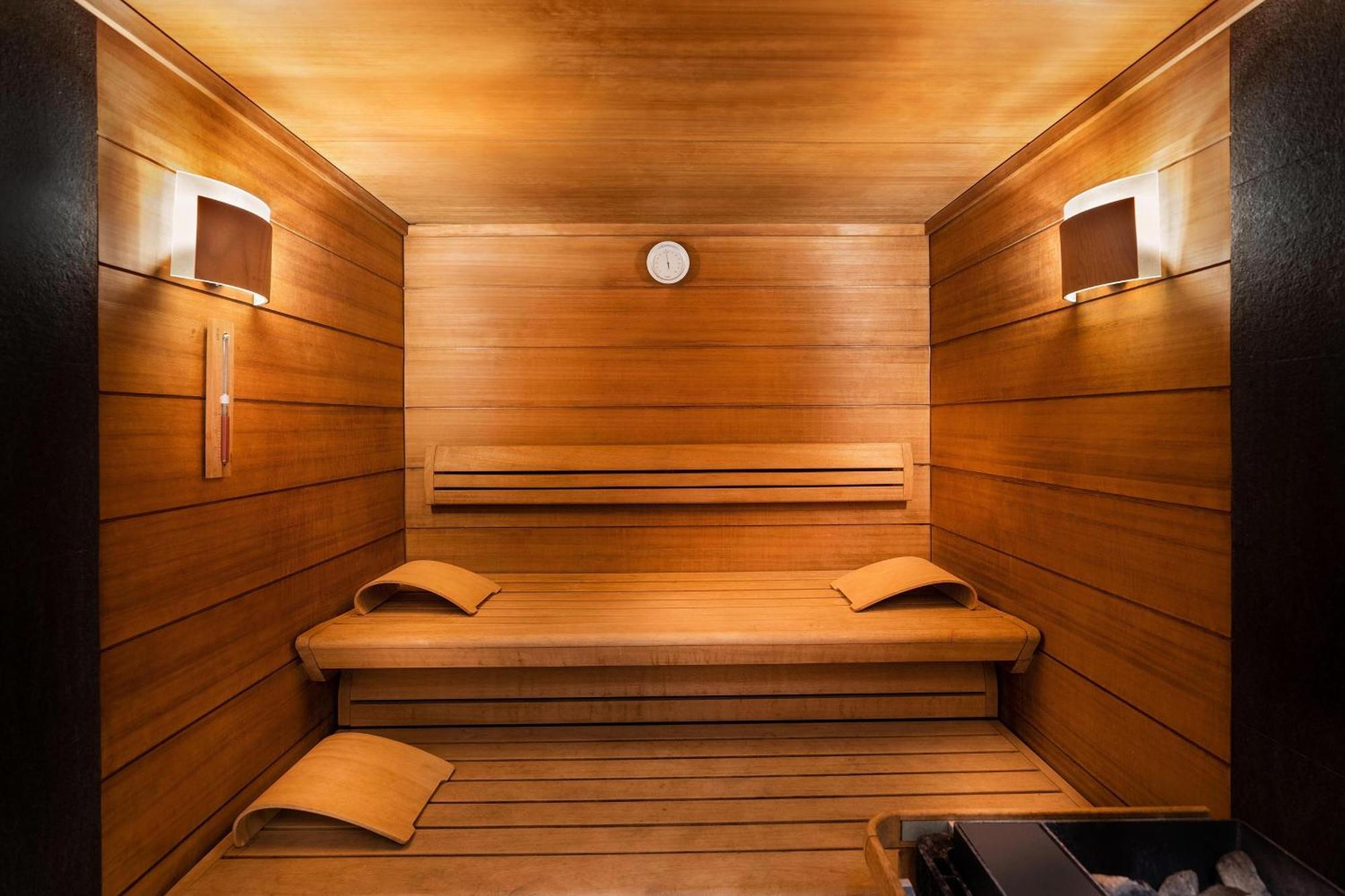 Sheraton Baku Intourist Zewnętrze zdjęcie A modern Finnish sauna