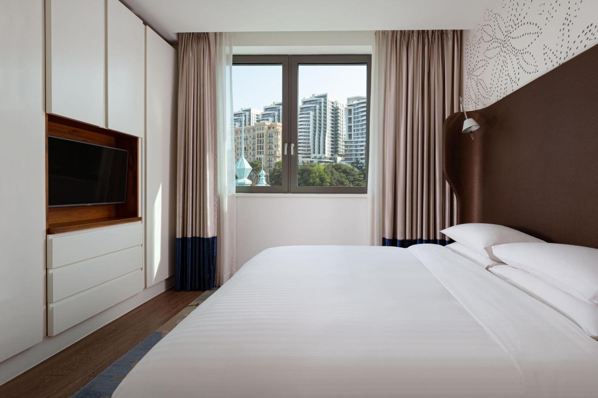 Sheraton Baku Intourist Zewnętrze zdjęcie A bedroom at the hotel