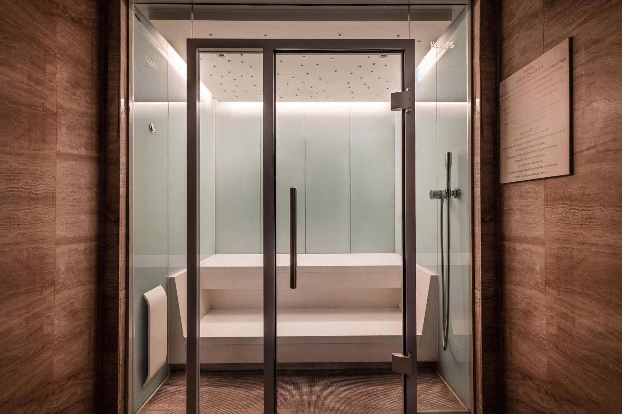 Sheraton Baku Intourist Zewnętrze zdjęcie A shower with a shower tray
