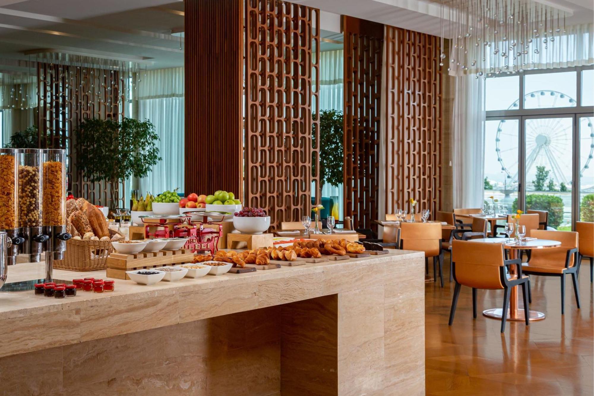 Sheraton Baku Intourist Zewnętrze zdjęcie The Lounge at the airport