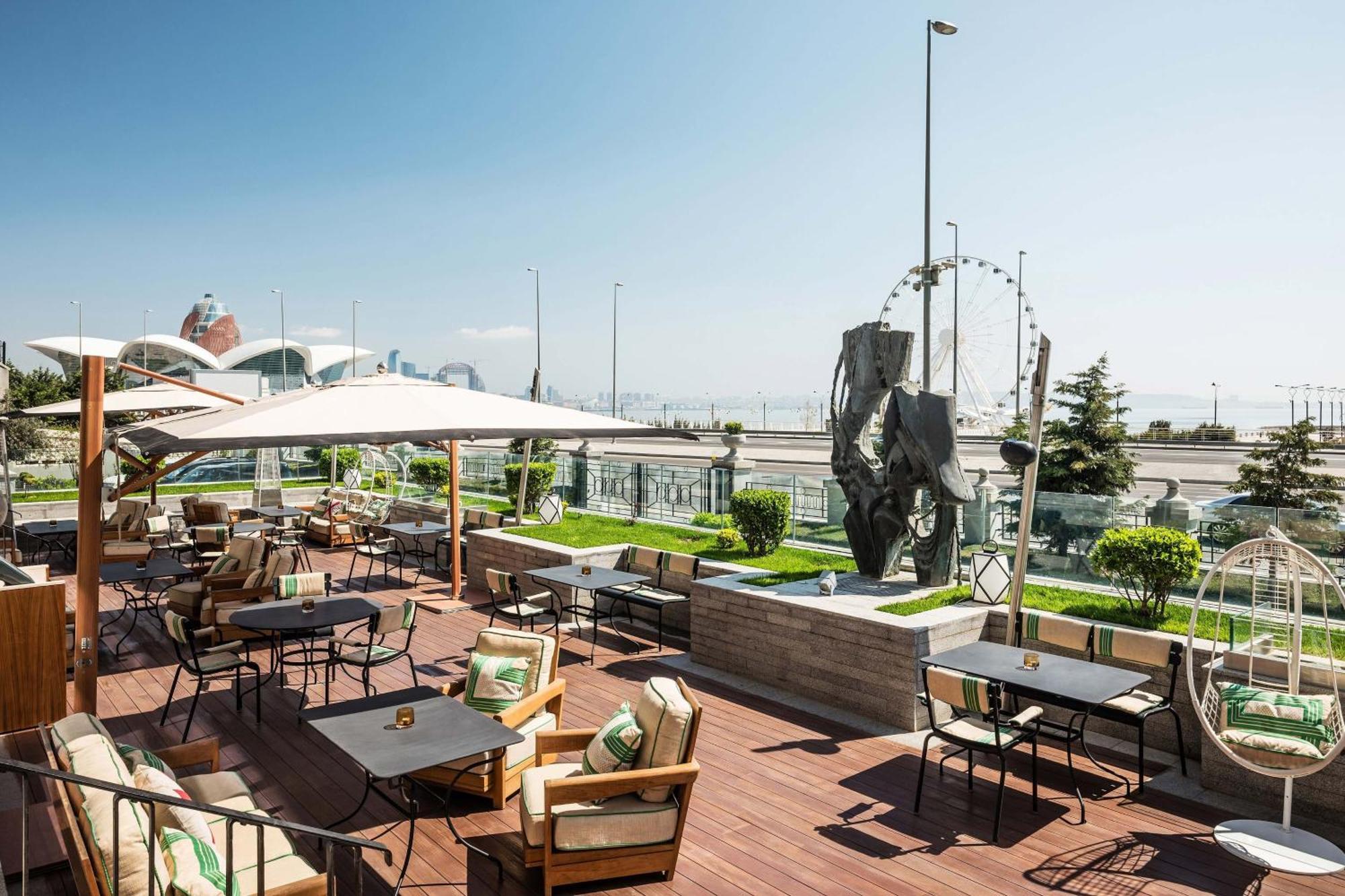Sheraton Baku Intourist Zewnętrze zdjęcie The Sky Bar