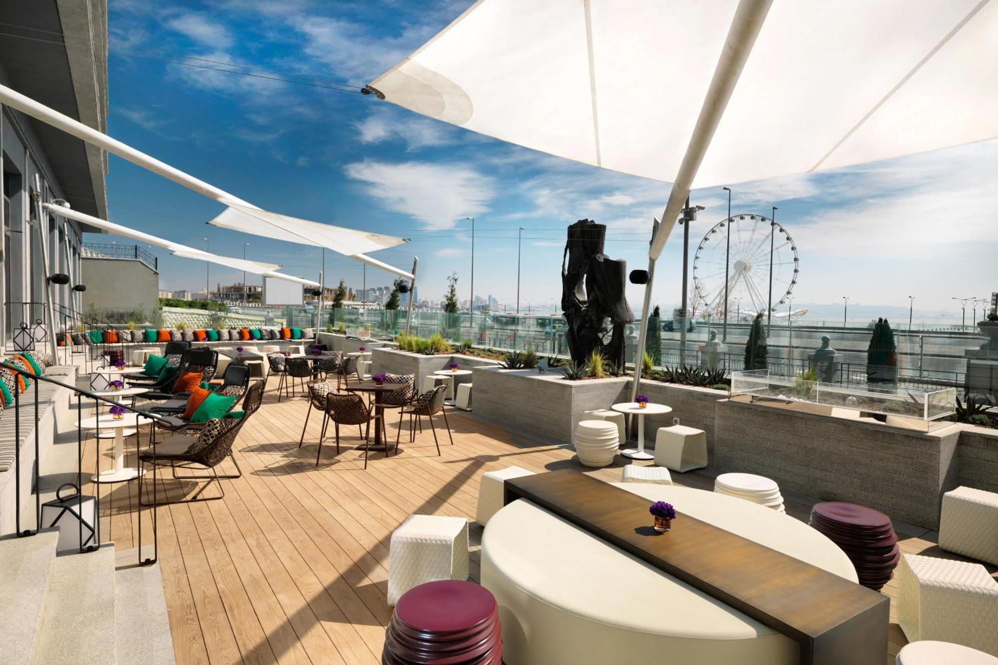 Sheraton Baku Intourist Zewnętrze zdjęcie The Sky Bar