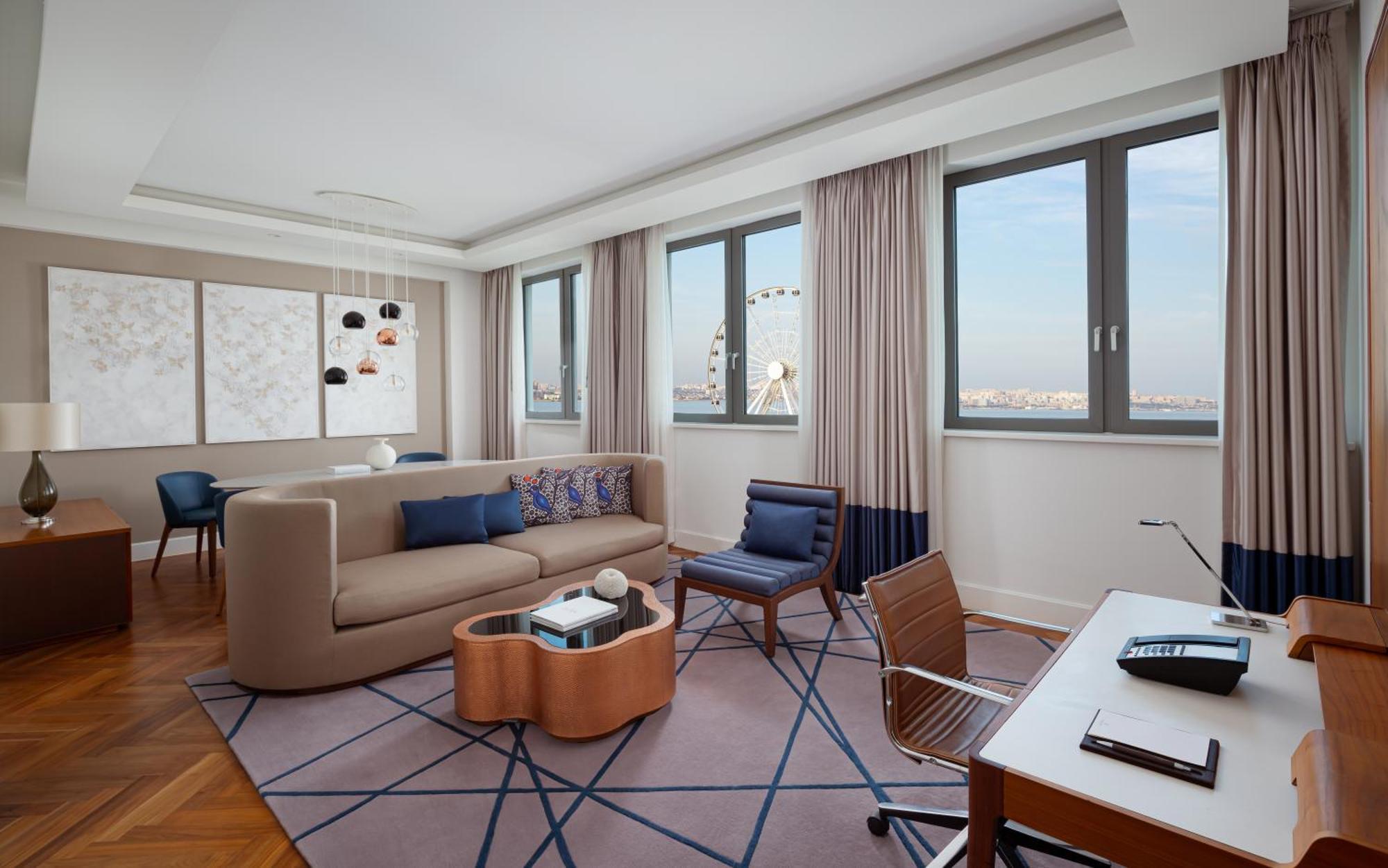 Sheraton Baku Intourist Zewnętrze zdjęcie A living room at the hotel
